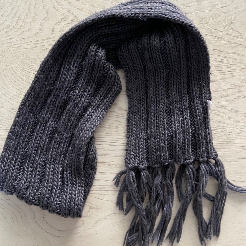 🎀BUNDLE 10 for $10 🎀🎀 NEW THICK GRAY SCARF